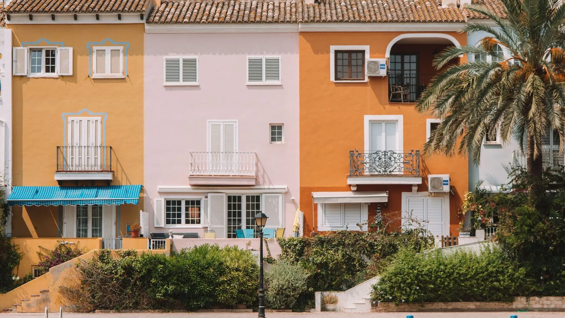 façades de maisons mitoyennes